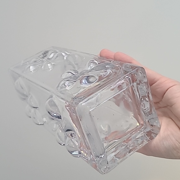 Vintage embossed daisy clear bud vase - Picture 6 of 8